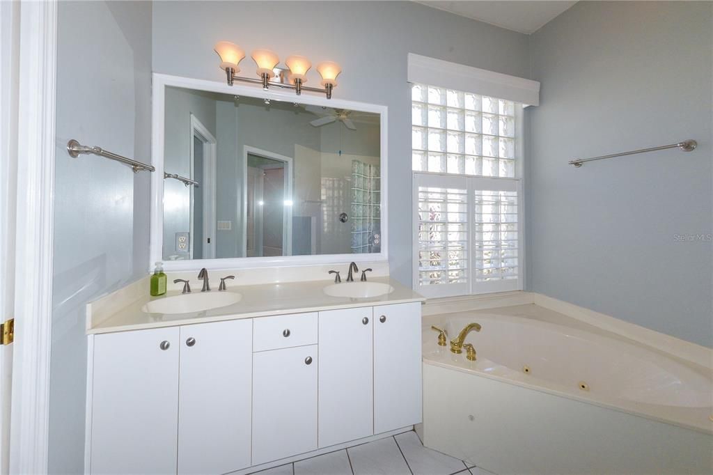 For Sale: $349,000 (3 beds, 2 baths, 1975 Square Feet)