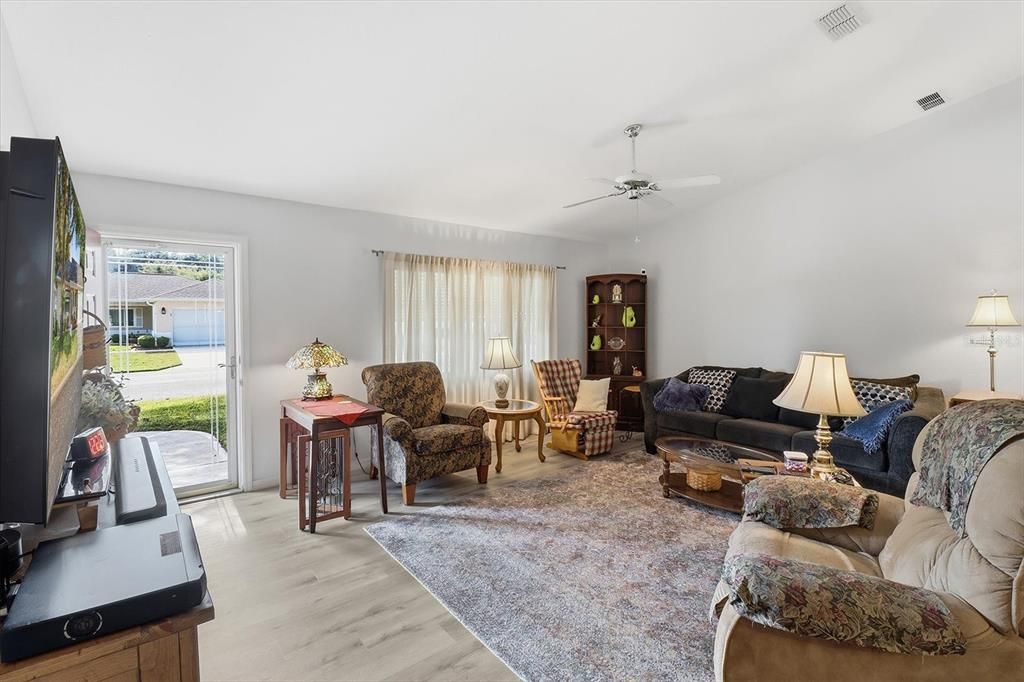 На продажу: $275,000 (2 спален, 2 ванн, 1664 Квадратных фут)