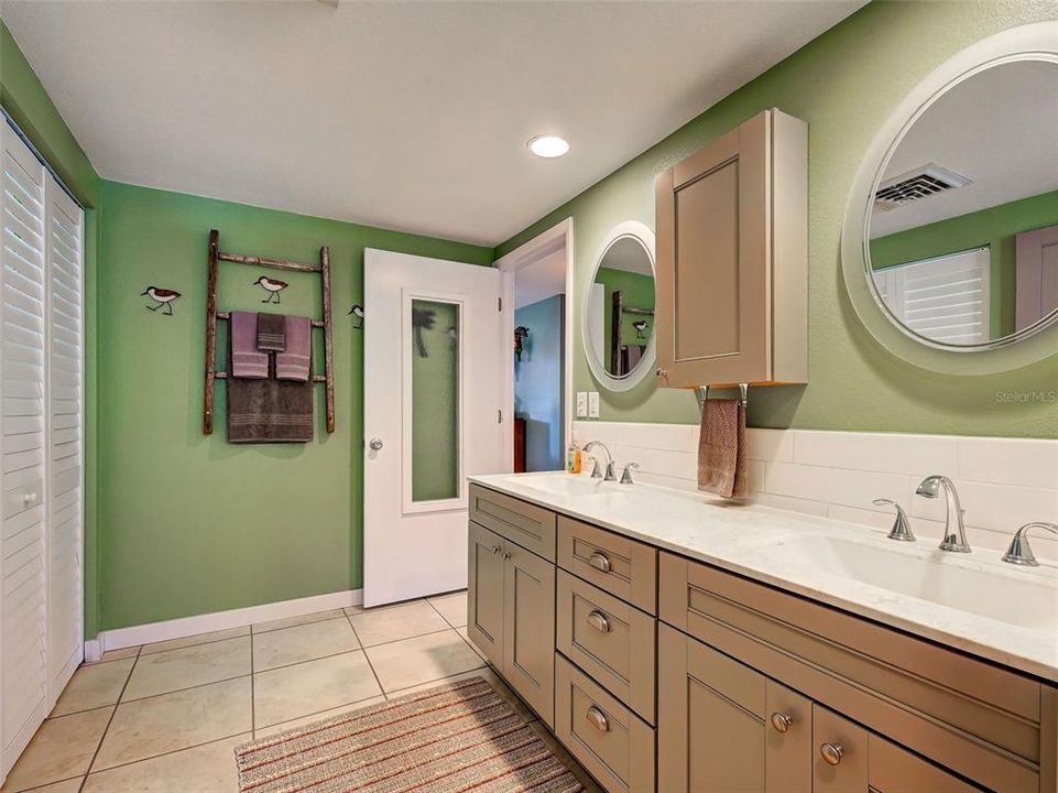 For Sale: $369,000 (3 beds, 2 baths, 1454 Square Feet)