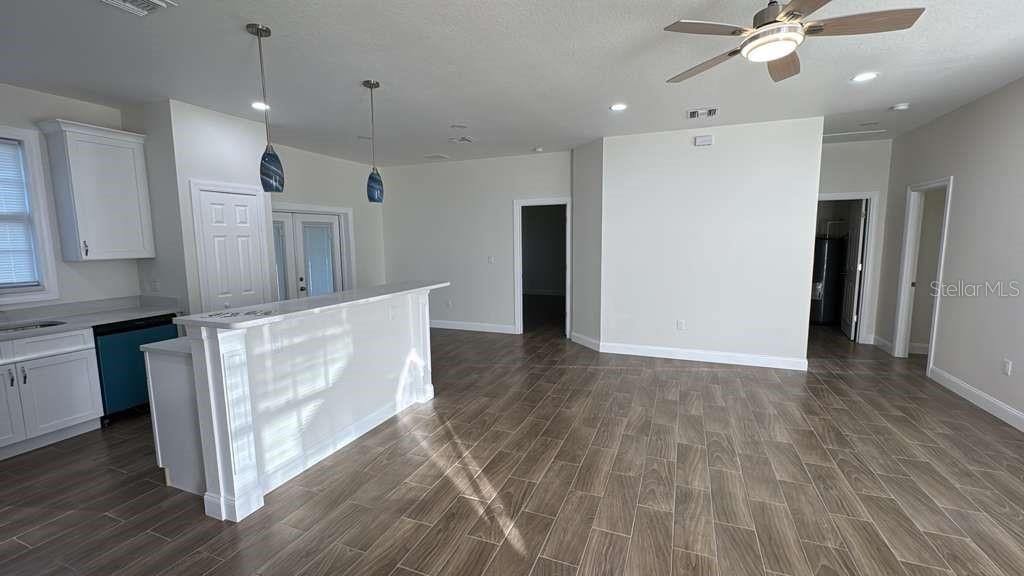 For Sale: $329,900 (4 beds, 3 baths, 1800 Square Feet)