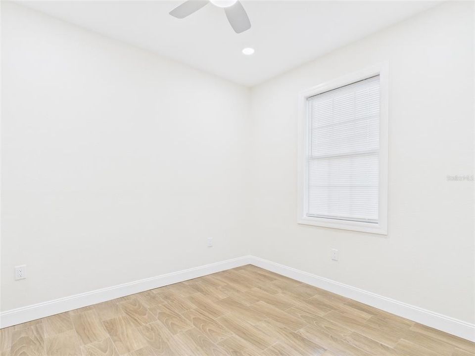 待售: $319,900 (4 贝兹, 3 浴室, 1800 平方英尺)