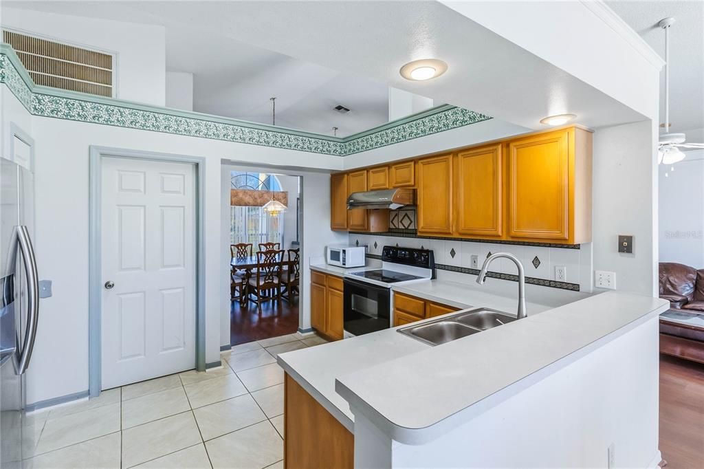 На продажу: $485,000 (4 спален, 2 ванн, 2056 Квадратных фут)