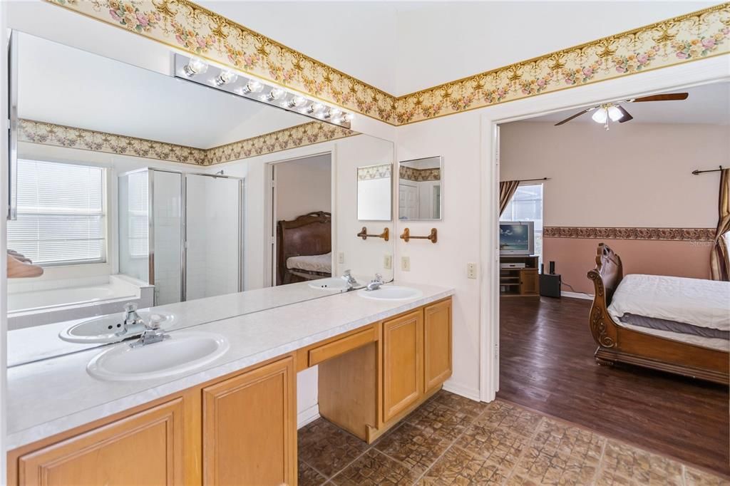 На продажу: $485,000 (4 спален, 2 ванн, 2056 Квадратных фут)