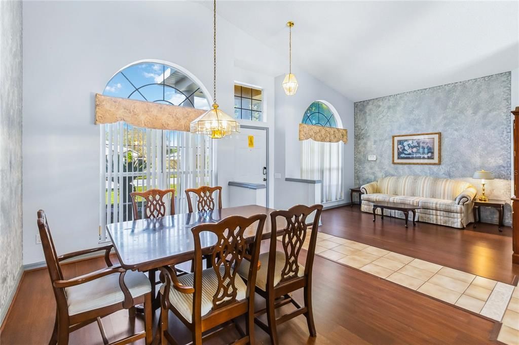 На продажу: $485,000 (4 спален, 2 ванн, 2056 Квадратных фут)