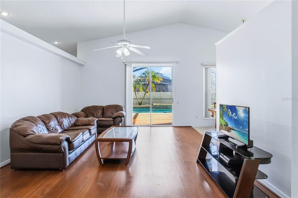 На продажу: $485,000 (4 спален, 2 ванн, 2056 Квадратных фут)