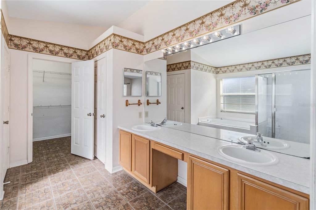 На продажу: $485,000 (4 спален, 2 ванн, 2056 Квадратных фут)