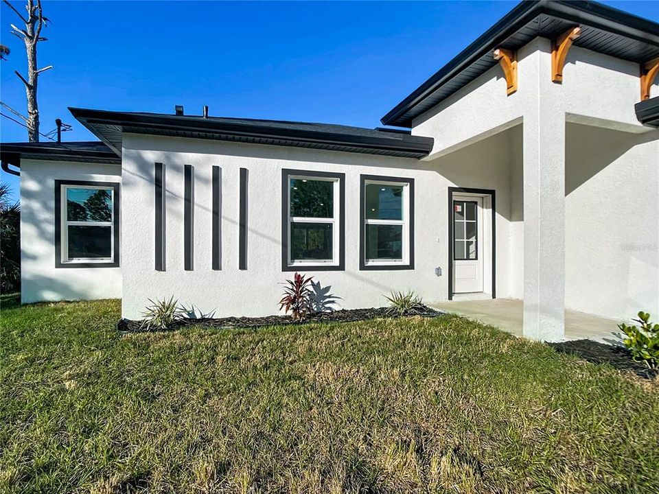 For Sale: $369,900 (4 beds, 2 baths, 1773 Square Feet)