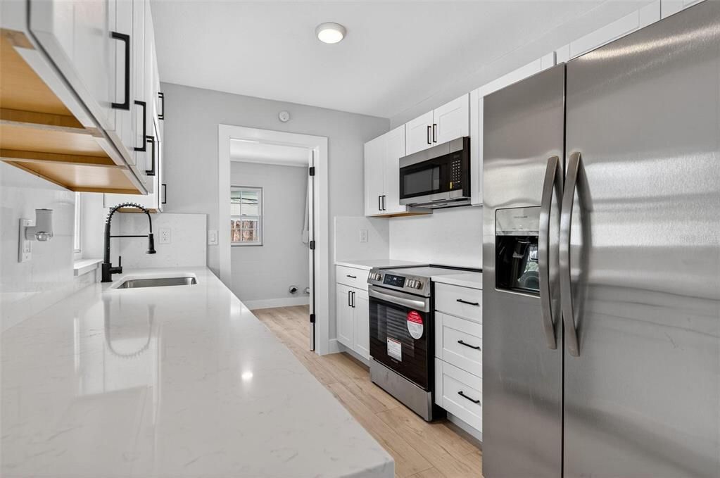 На продажу: $374,900 (3 спален, 2 ванн, 1155 Квадратных фут)