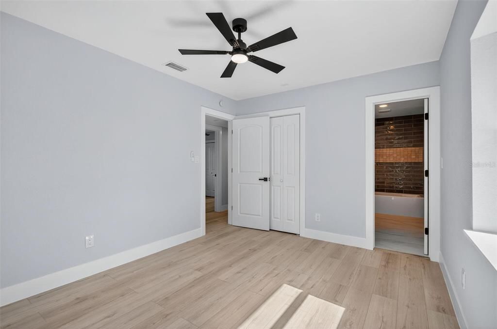 На продажу: $374,900 (3 спален, 2 ванн, 1155 Квадратных фут)