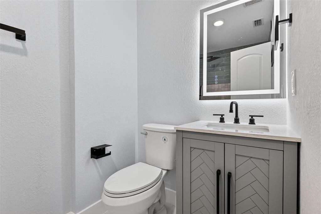 На продажу: $374,900 (3 спален, 2 ванн, 1155 Квадратных фут)