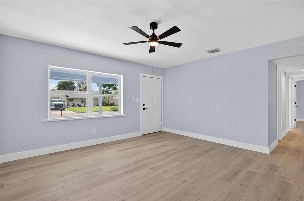 На продажу: $374,900 (3 спален, 2 ванн, 1155 Квадратных фут)