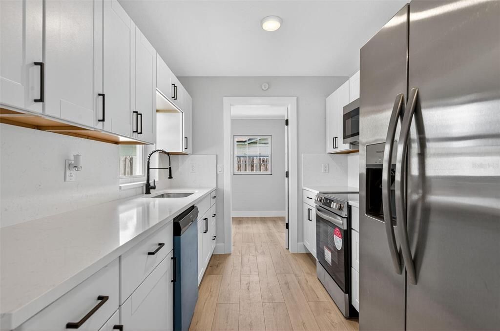 На продажу: $374,900 (3 спален, 2 ванн, 1155 Квадратных фут)