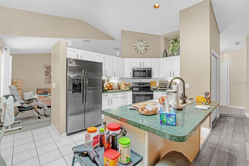 For Sale: $385,000 (3 beds, 2 baths, 1943 Square Feet)