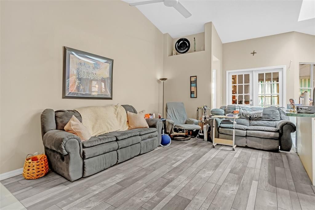 For Sale: $385,000 (3 beds, 2 baths, 1943 Square Feet)