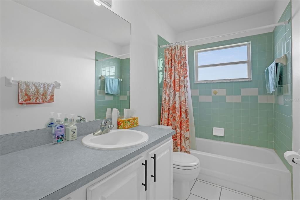 For Sale: $385,000 (3 beds, 2 baths, 1943 Square Feet)