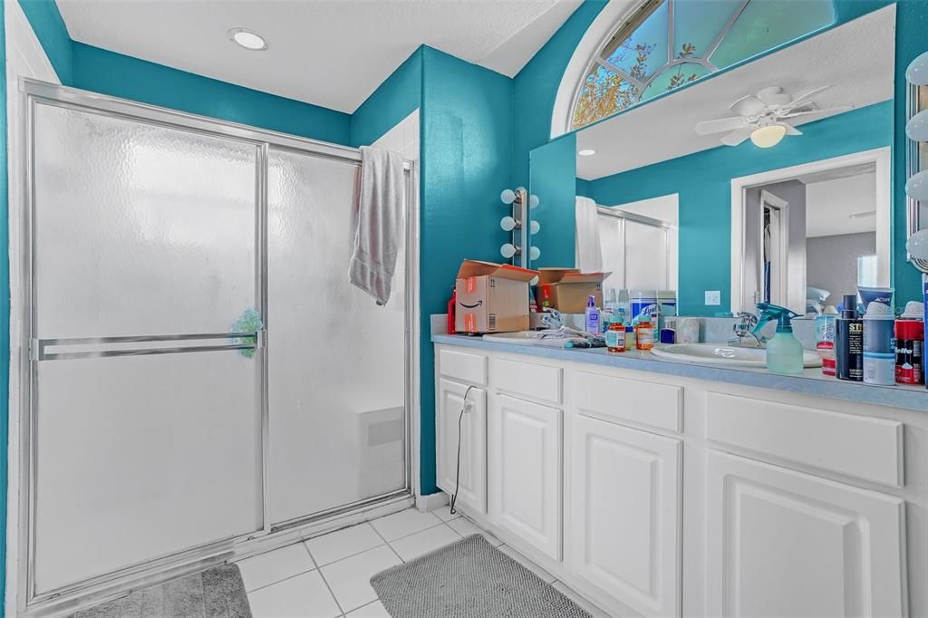 For Sale: $385,000 (3 beds, 2 baths, 1943 Square Feet)