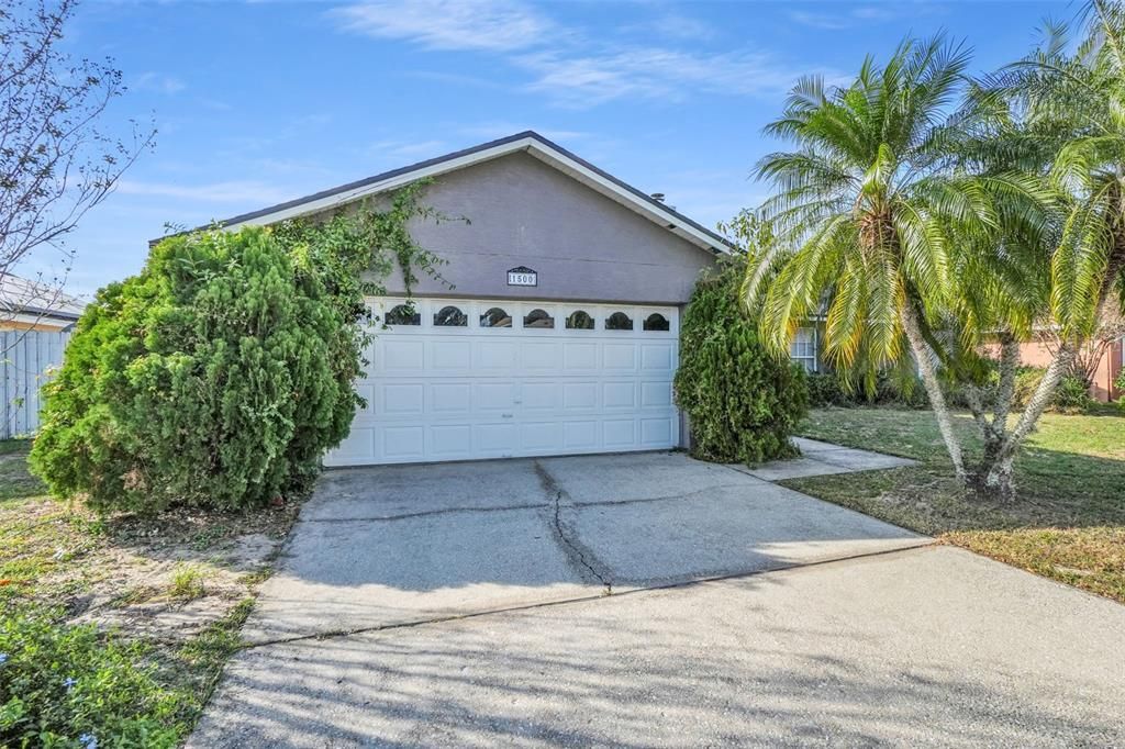 For Sale: $385,000 (3 beds, 2 baths, 1943 Square Feet)