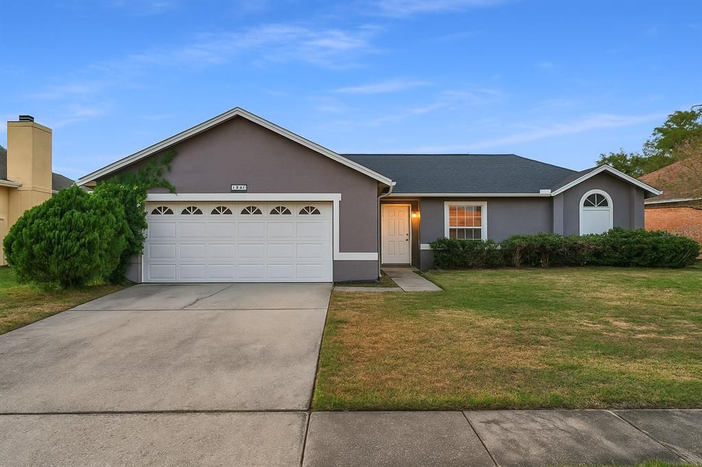 For Sale: $385,000 (3 beds, 2 baths, 1943 Square Feet)