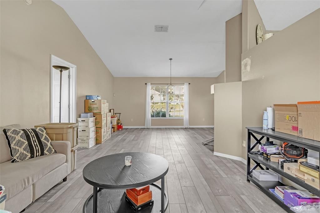 For Sale: $385,000 (3 beds, 2 baths, 1943 Square Feet)