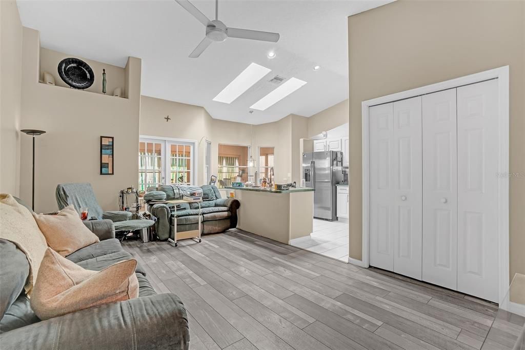 For Sale: $385,000 (3 beds, 2 baths, 1943 Square Feet)