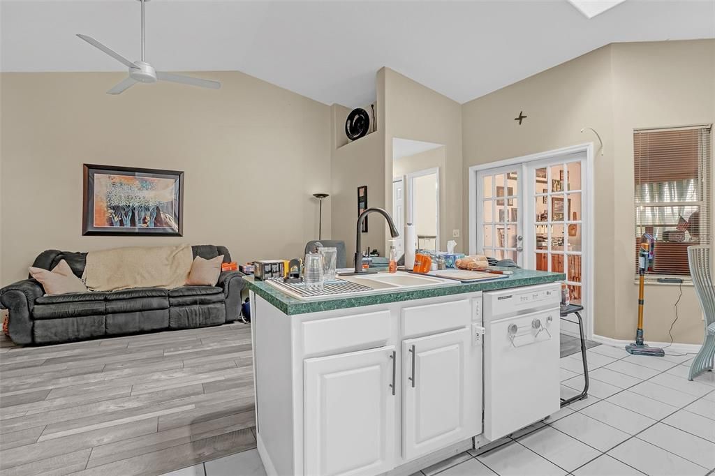 For Sale: $385,000 (3 beds, 2 baths, 1943 Square Feet)