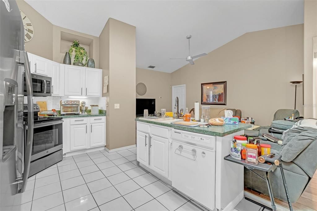 For Sale: $385,000 (3 beds, 2 baths, 1943 Square Feet)