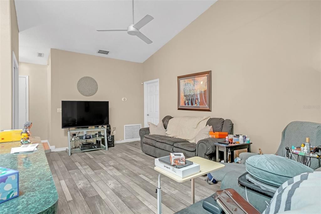 For Sale: $385,000 (3 beds, 2 baths, 1943 Square Feet)