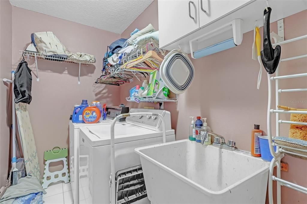 For Sale: $385,000 (3 beds, 2 baths, 1943 Square Feet)