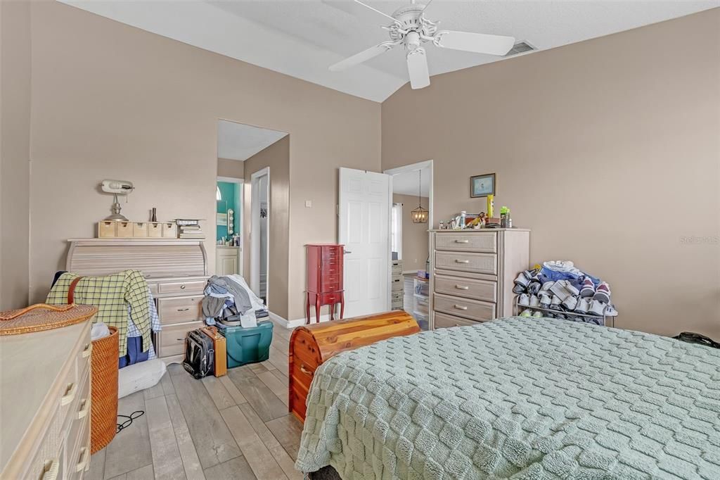 For Sale: $385,000 (3 beds, 2 baths, 1943 Square Feet)