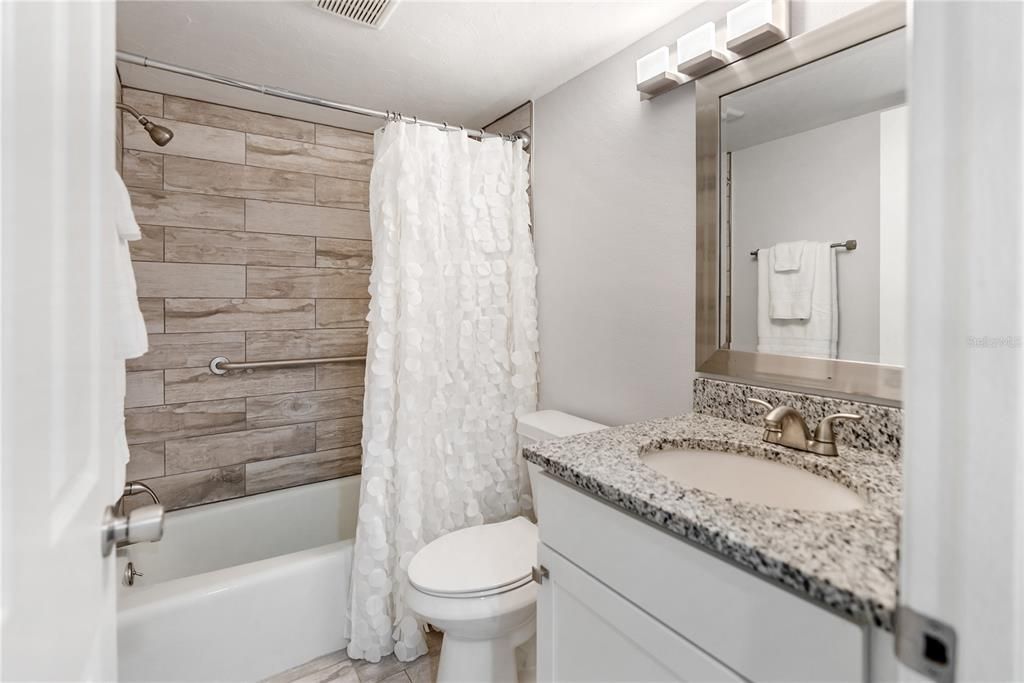 待售: $210,000 (2 贝兹, 2 浴室, 1090 平方英尺)