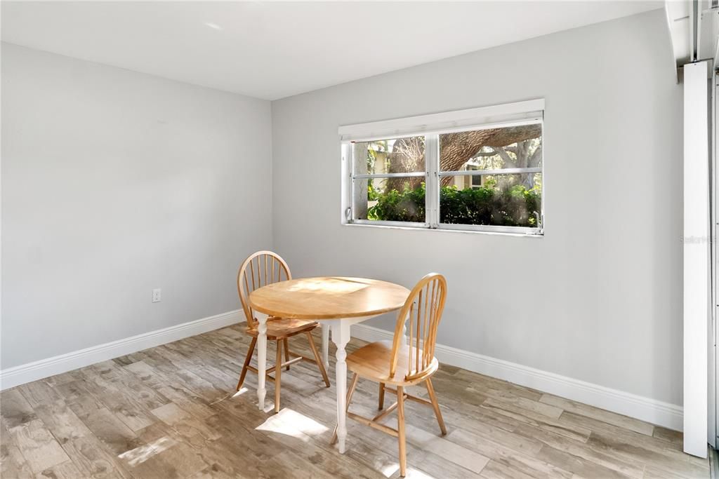 待售: $210,000 (2 贝兹, 2 浴室, 1090 平方英尺)