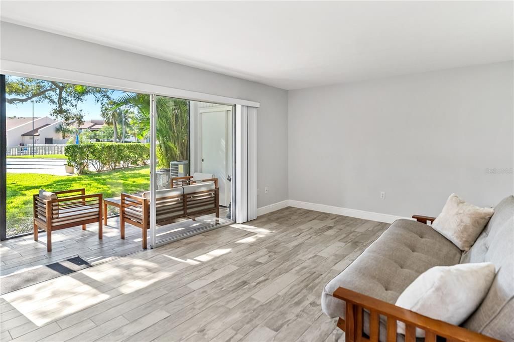 待售: $210,000 (2 贝兹, 2 浴室, 1090 平方英尺)