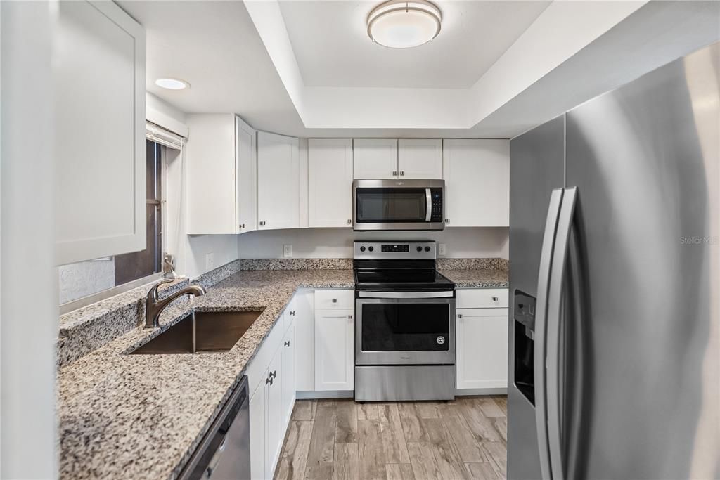 待售: $210,000 (2 贝兹, 2 浴室, 1090 平方英尺)