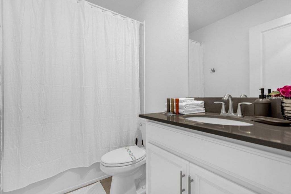 待售: $790,000 (6 贝兹, 6 浴室, 3843 平方英尺)