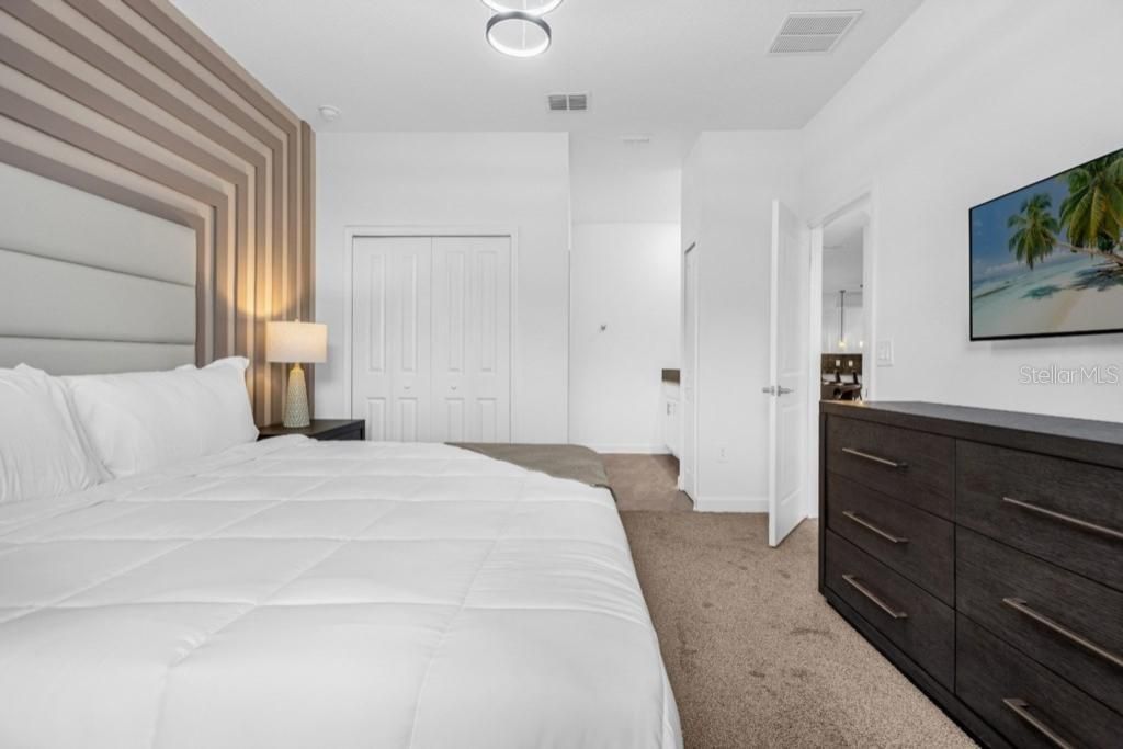 待售: $790,000 (6 贝兹, 6 浴室, 3843 平方英尺)