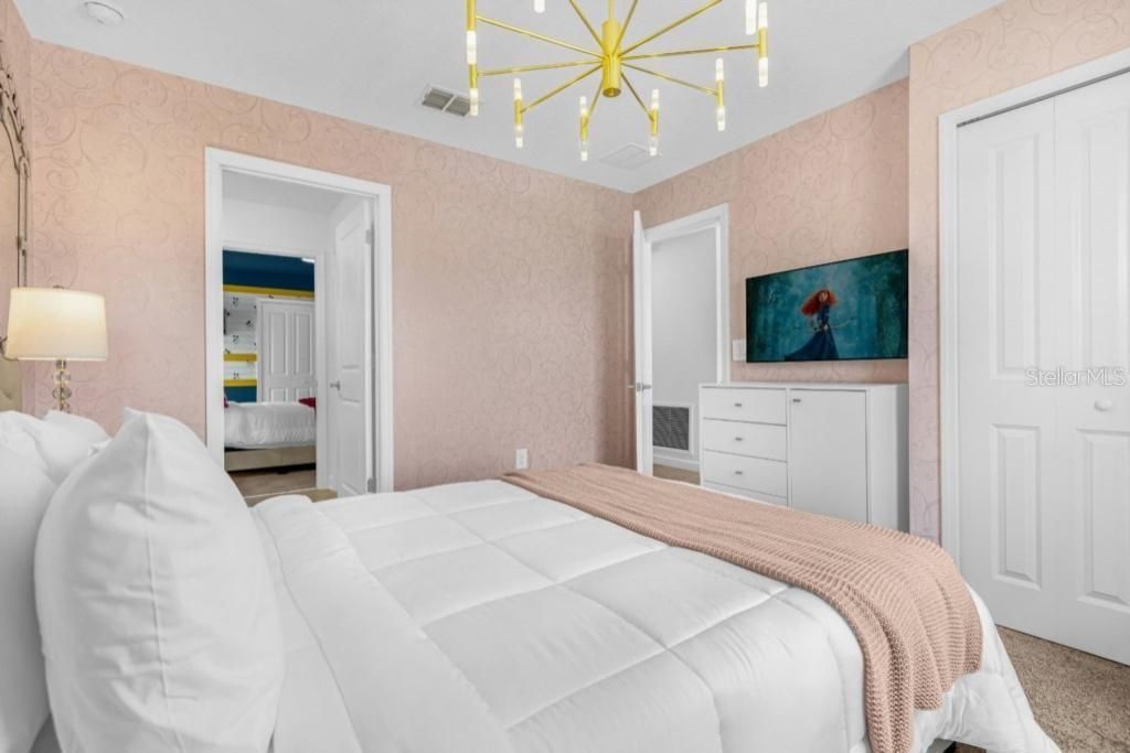 待售: $790,000 (6 贝兹, 6 浴室, 3843 平方英尺)