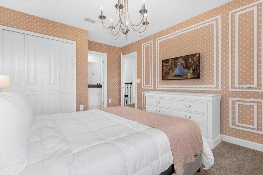 待售: $790,000 (6 贝兹, 6 浴室, 3843 平方英尺)