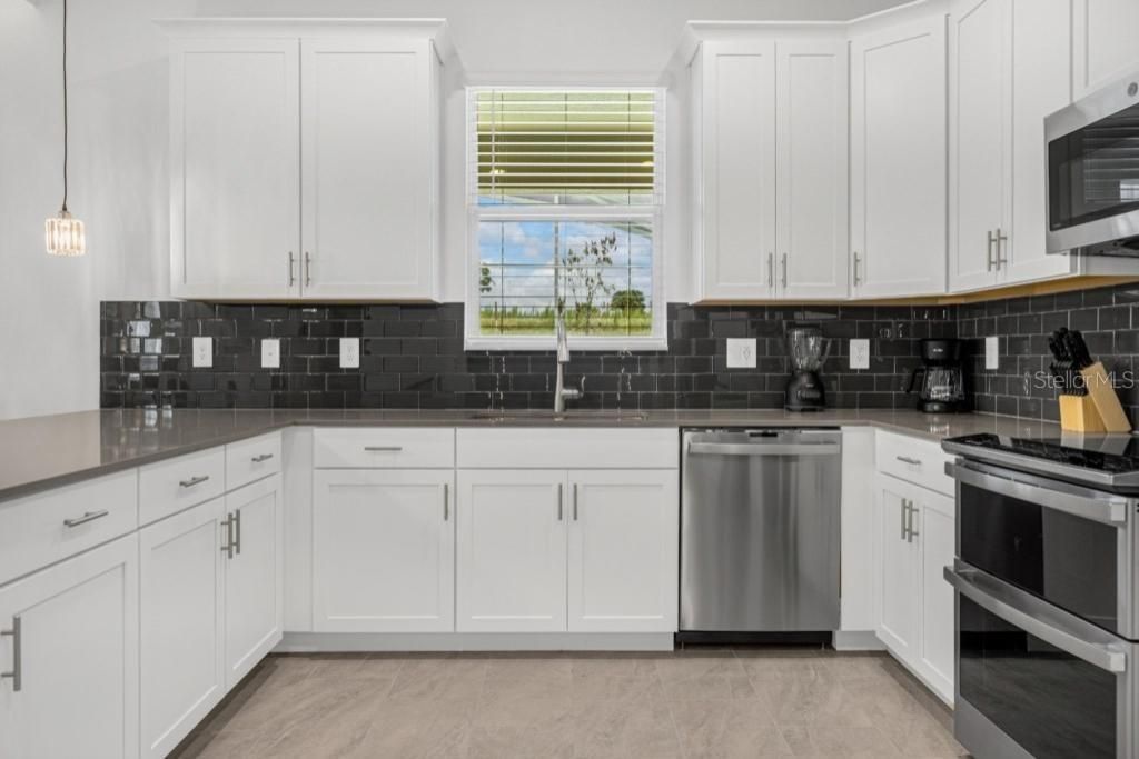 待售: $790,000 (6 贝兹, 6 浴室, 3843 平方英尺)