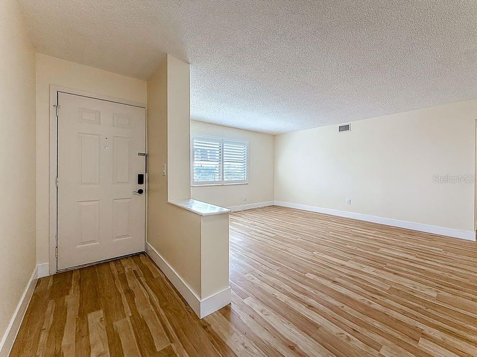 На продажу: $270,000 (2 спален, 2 ванн, 1440 Квадратных фут)