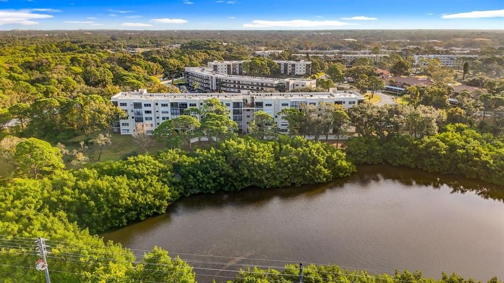 На продажу: $270,000 (2 спален, 2 ванн, 1440 Квадратных фут)