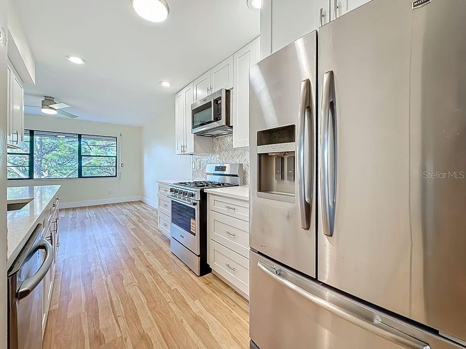 На продажу: $270,000 (2 спален, 2 ванн, 1440 Квадратных фут)