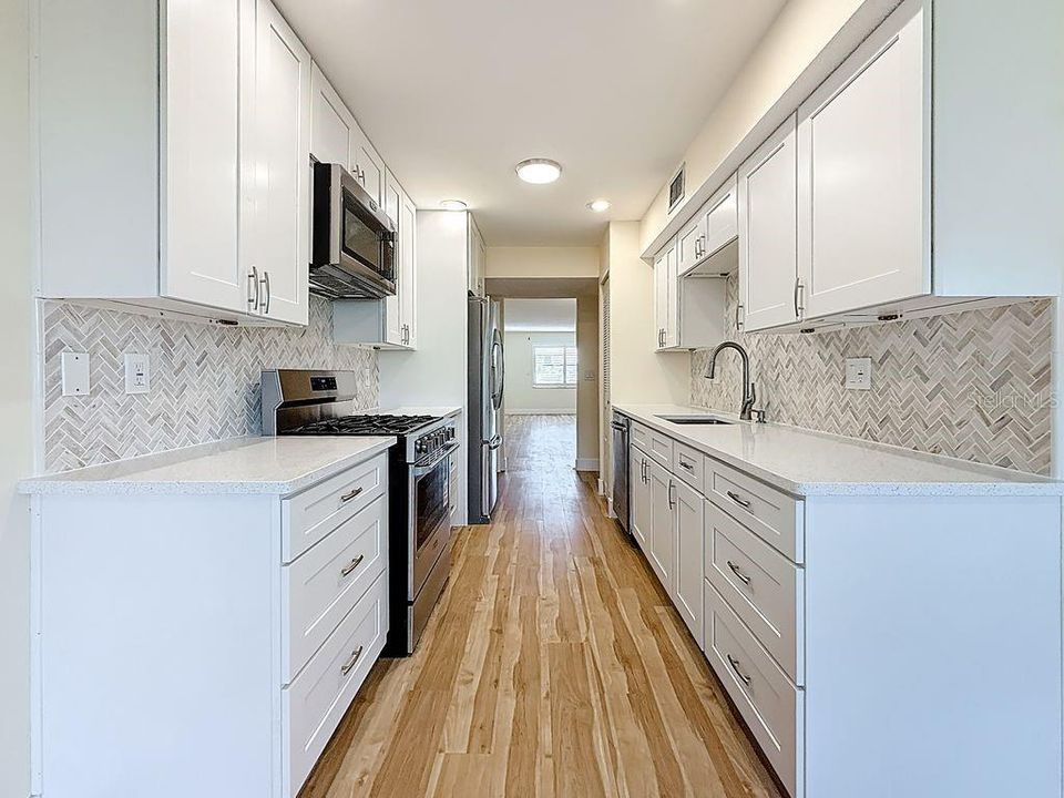 На продажу: $270,000 (2 спален, 2 ванн, 1440 Квадратных фут)