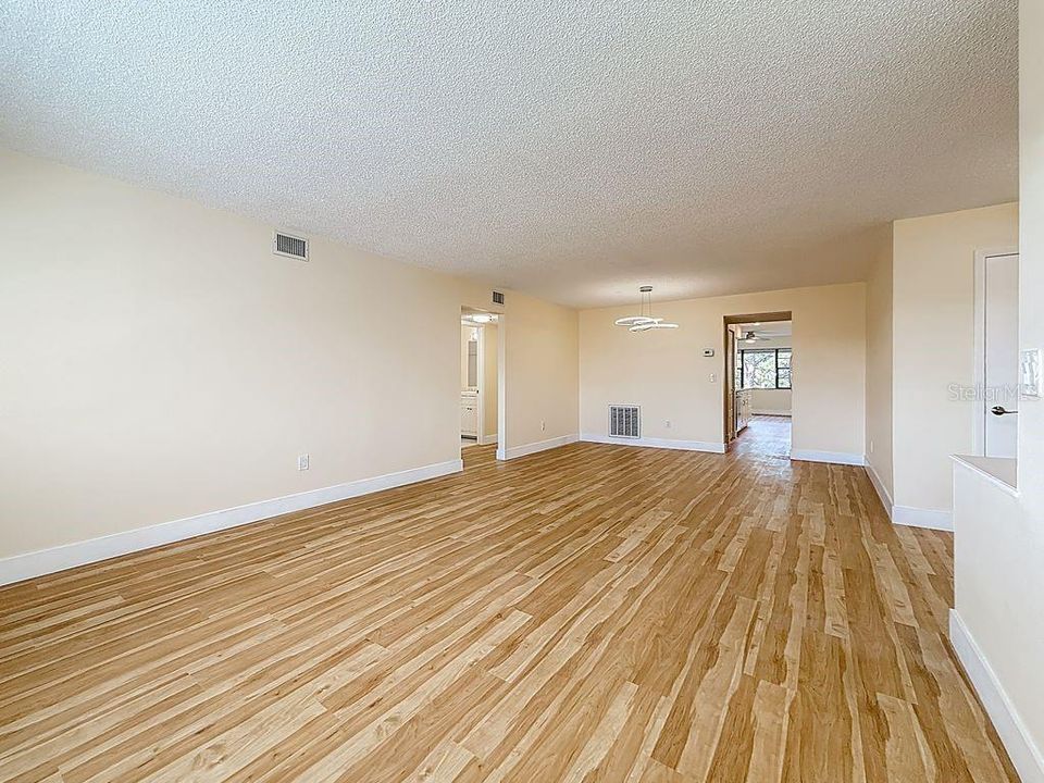 На продажу: $270,000 (2 спален, 2 ванн, 1440 Квадратных фут)