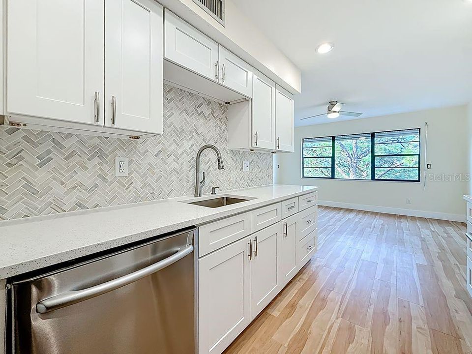 На продажу: $270,000 (2 спален, 2 ванн, 1440 Квадратных фут)