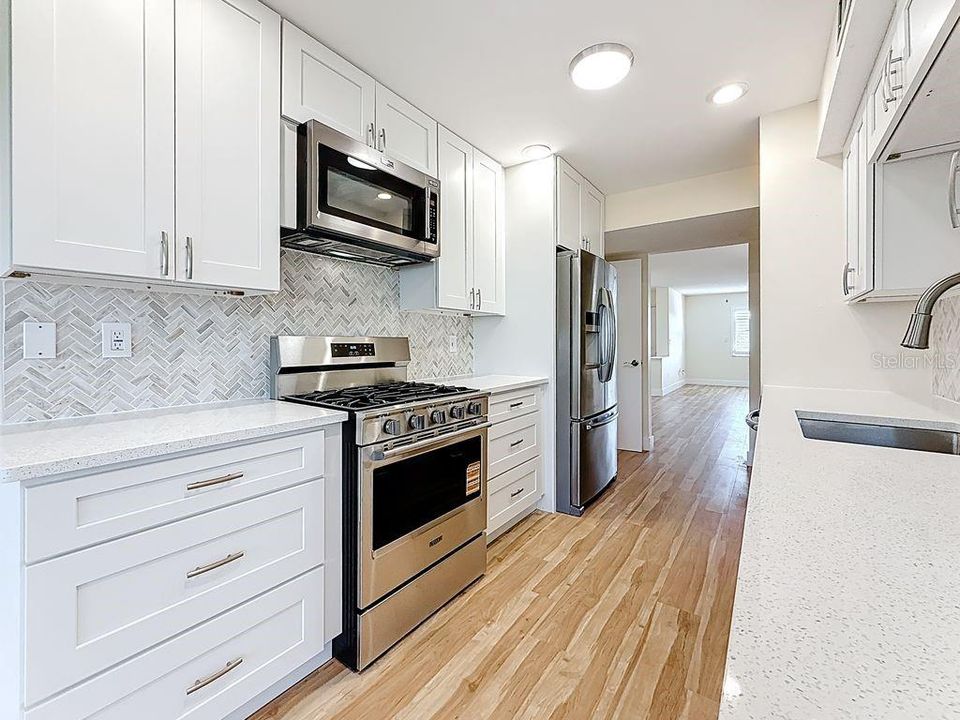 На продажу: $270,000 (2 спален, 2 ванн, 1440 Квадратных фут)