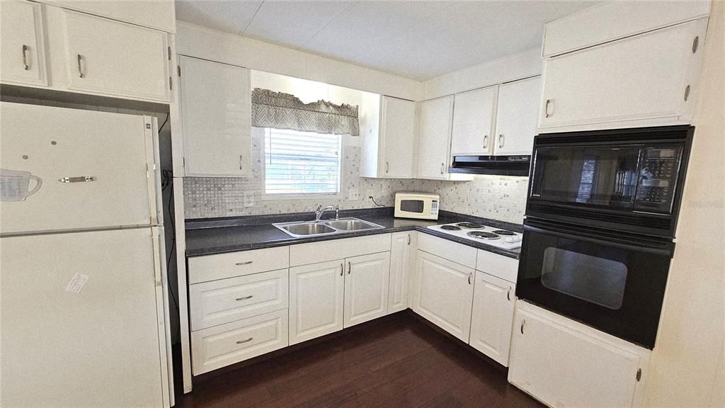 В аренду: $1,225 (2 спален, 2 ванн, 720 Квадратных фут)