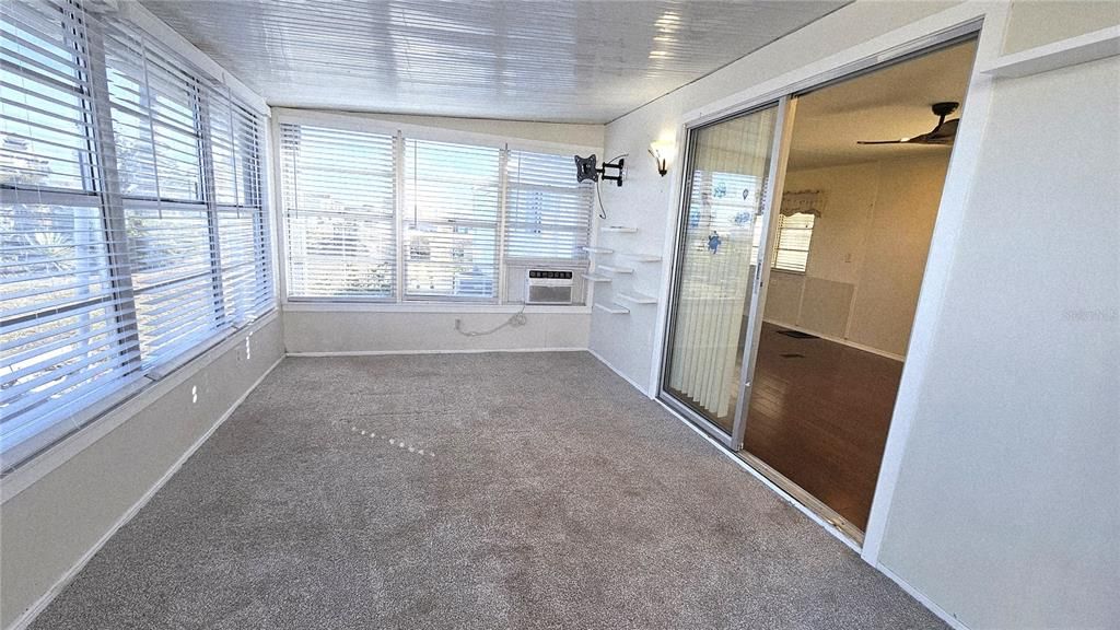 В аренду: $1,225 (2 спален, 2 ванн, 720 Квадратных фут)