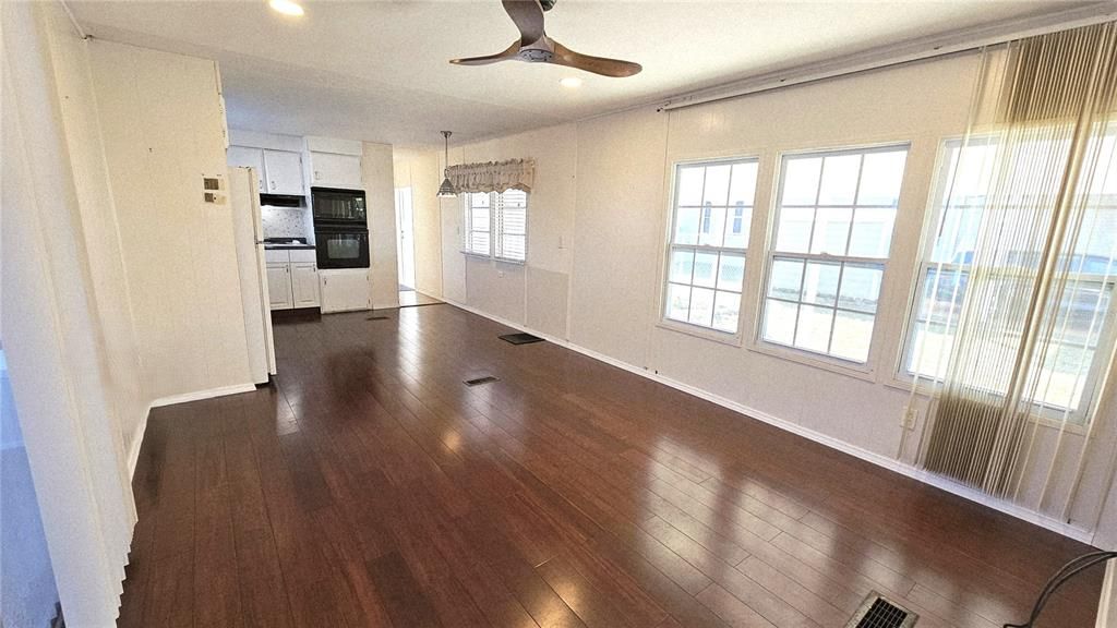 В аренду: $1,225 (2 спален, 2 ванн, 720 Квадратных фут)