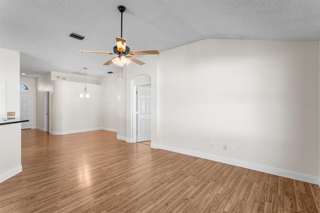 For Sale: $450,000 (3 beds, 2 baths, 1624 Square Feet)