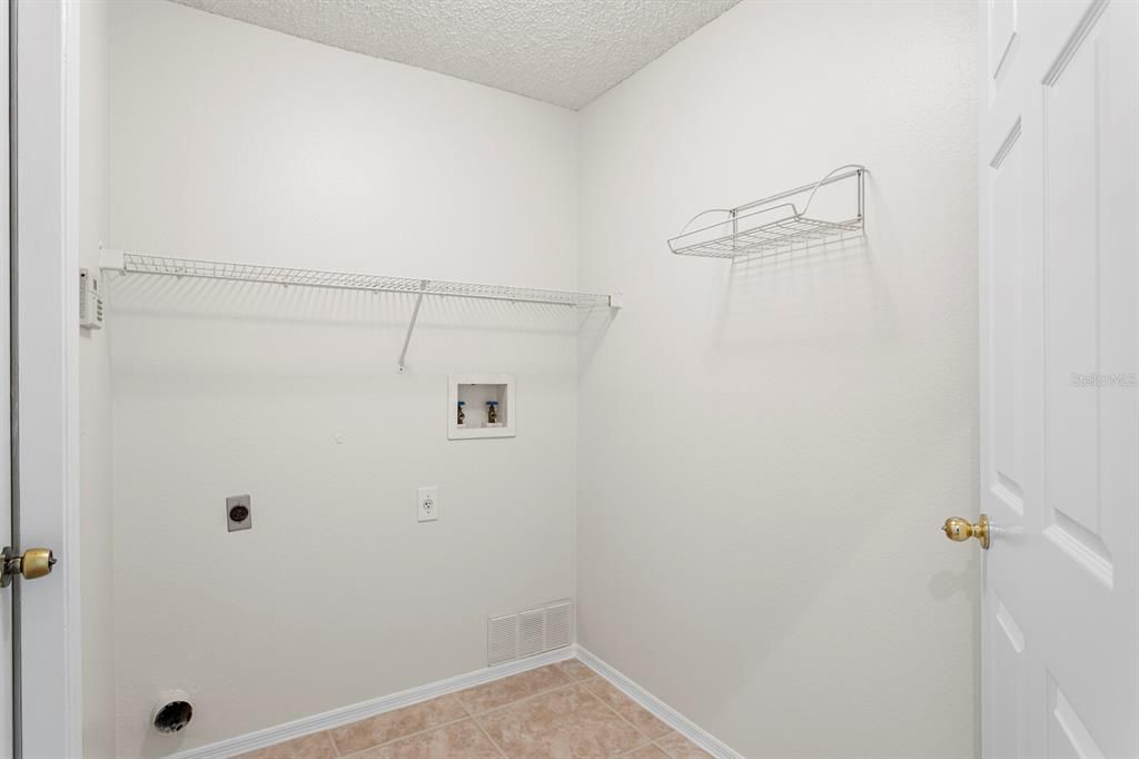 For Sale: $450,000 (3 beds, 2 baths, 1624 Square Feet)